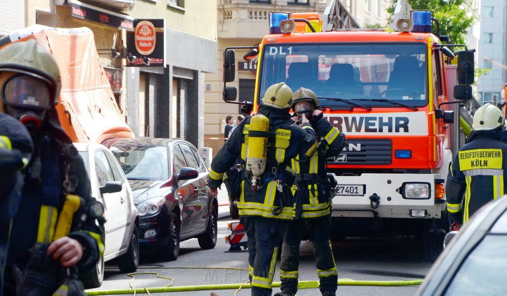 Feuer 2 Y Koeln Altstadt Kyffhaeuserstr P041.JPG - Miklos Laubert